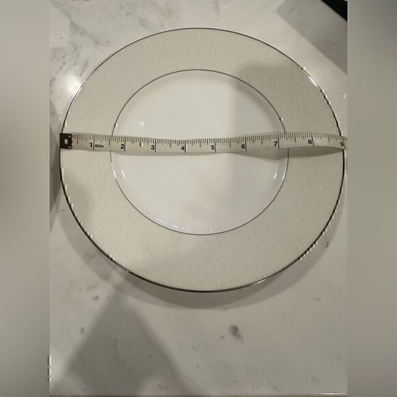 Royal Doulton Opalene Accent Plates , 9-Inch ( 2 plates) - Picture 8 of 9